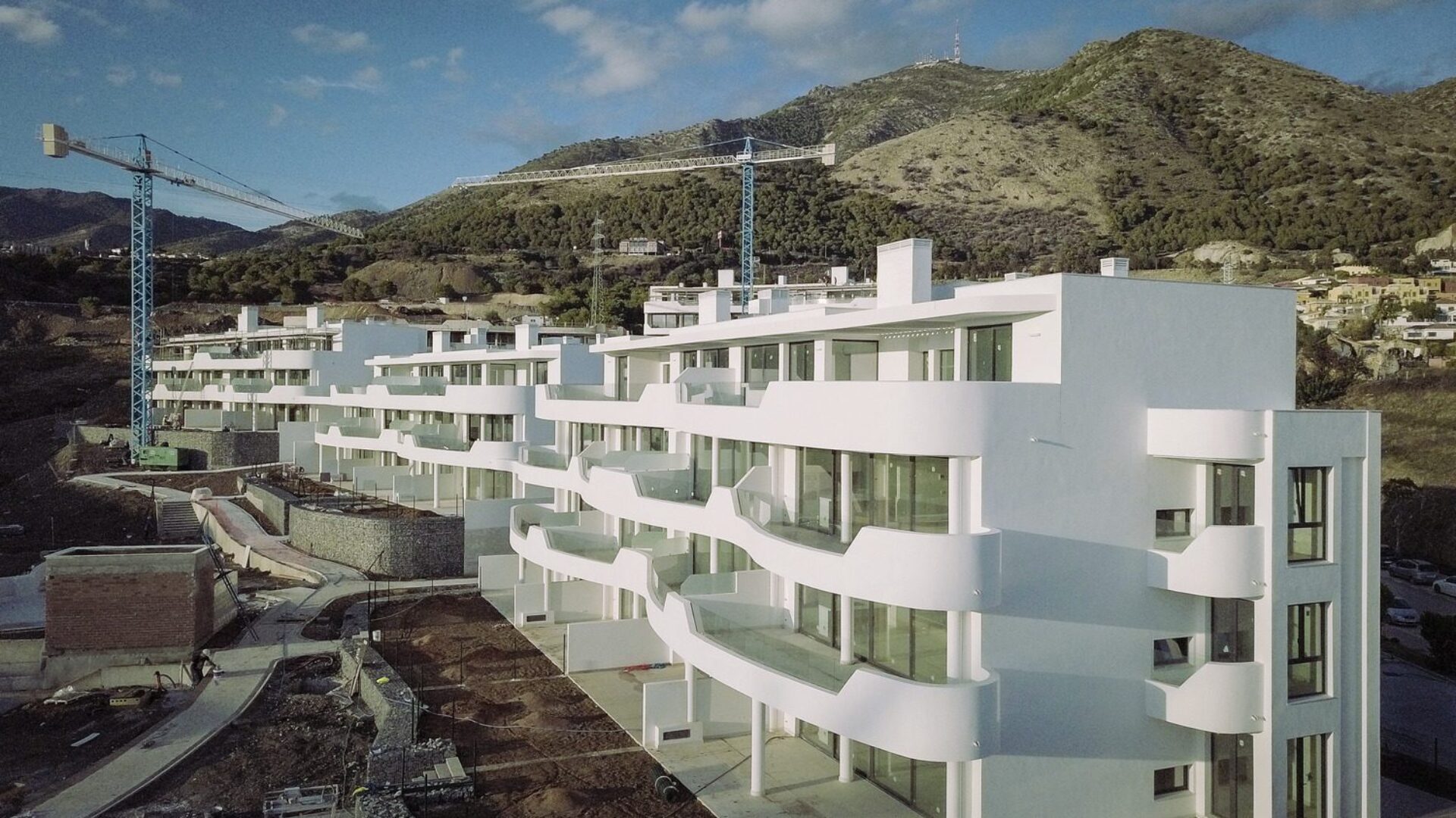 Urbania Higueron West